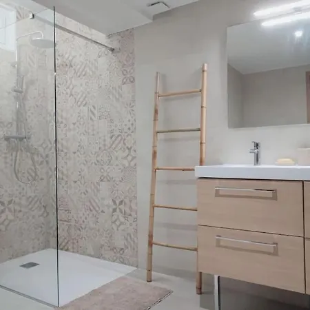 Rez De Villa, Et Sa Terrasse A