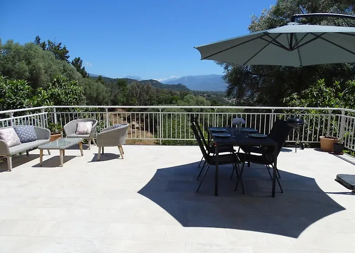 Rez De Villa, Et Sa Terrasse A אז'אקסיו